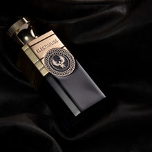 Carica l'immagine nel visualizzatore di Gallery, Vici Leather